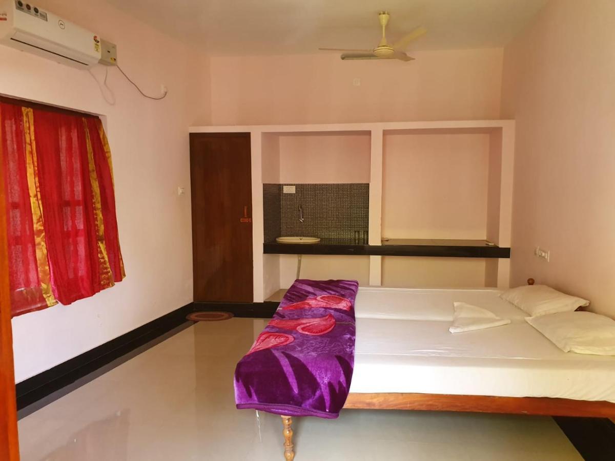 Apartamento Thriphala Ayurveda Yogashram Thiruvananthapuram Exterior foto
