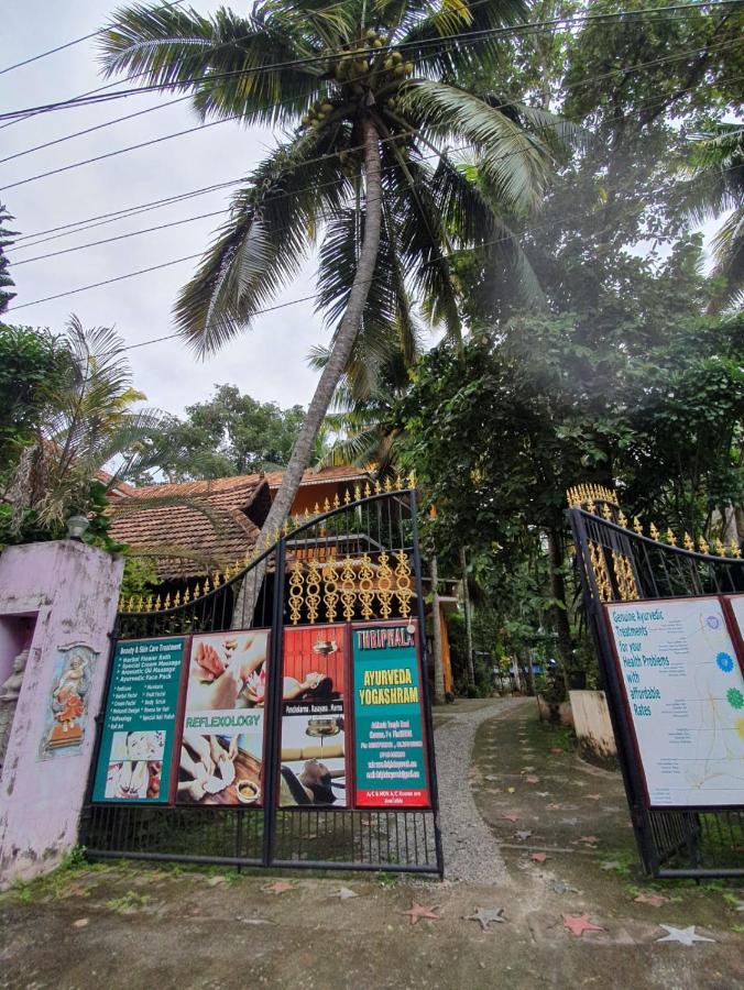 Apartamento Thriphala Ayurveda Yogashram Thiruvananthapuram Exterior foto