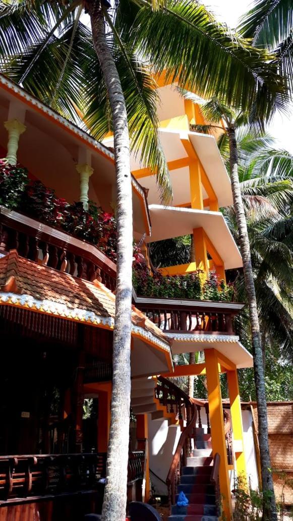 Apartamento Thriphala Ayurveda Yogashram Thiruvananthapuram Exterior foto
